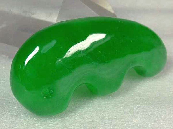 楽天市場】□龍香堂□☆ミャンマー氷種翡翠 獣形勾玉（46mm） : 龍香堂