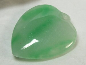 ■龍香堂■☆ミャンマー翡翠(ひすい)ハートトップ26mm(r17)
