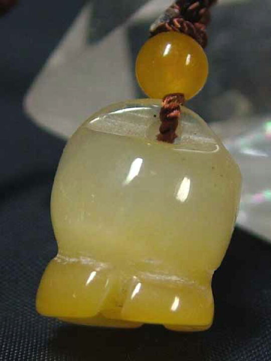 楽天市場】□龍香堂□☆珍品！黄龍玉ペンダント（花型） : 龍香堂