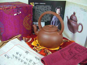 ■龍香堂■ 中国宜興【陳順仙】作 紫砂茶壷(急須)「小大彬提梁」