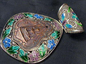 ■龍香堂■☆チベット法琅瓷七宝焼 アンティークブロンズ入り銀台ペンダントトップ(A)