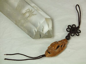 ■龍香堂■☆オリーブ種製ストラップ「蓮年有余」34mm(n5)