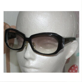 【中古】本物綺麗eyebrella by nh2の日本製黒地にグレー色模様の施されたお洒落なフレームのサングラス　〇D17-16-1　X2