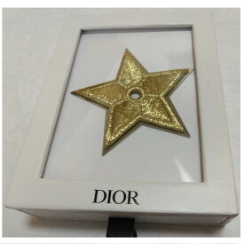 【中古】本物未使用Diorのノベルティの金色星の形のピンバッジ　サイズW5,7H5,7cm　プレゼントに最適　〇B18-57-1と2　X-12