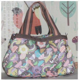 【中古】本物ほぼ新品レスポートサックの女性用のカラフルな傘の絵柄が全体に施されているナイロンキャンバス素材の収納力抜群のボストンバッグ　サイズW40H19D18,5cm　〇C13-472