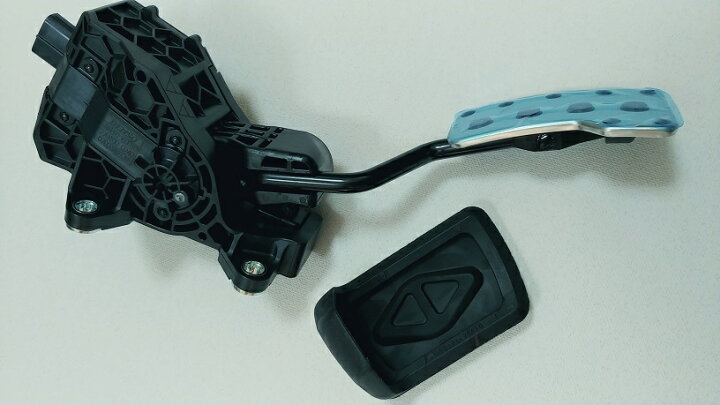 楽天市場】【トヨタ純正】 アルミペダルセット ☆ヤリスクロス 10系 