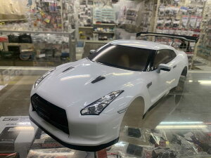 �^�~�� 1/10 �E�C���O�t NISSAN GT-R(R35) ���ς݃{�f�B �z���C�g