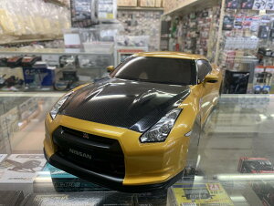 �^�~�� 1/10 NISSAN GT-R(R35) ���ς݃{�f�B �J�[�{�����{���l�b�g (�S�[���h)