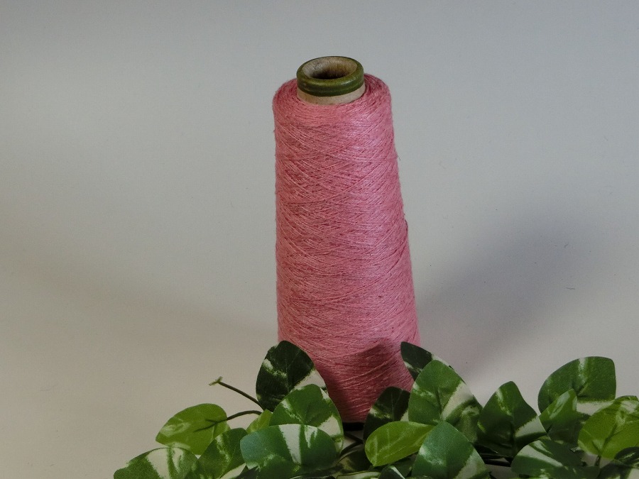 手紬風の小さなネップ付き 新作続 シルク 紬糸 30 2 最新号掲載アイテム ピンク