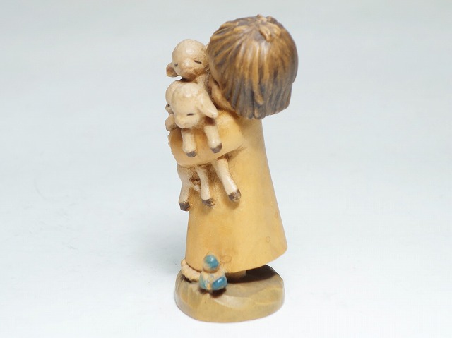 楽天市場】アンリ ANRI 木彫り人形 女の子 羊 Spring arrivals ホアン