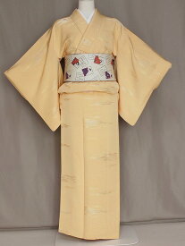 着物 F0066-24 送料無料 お仕立て済み無地着物　リサイクルきもの　黄色の小さめのサイズ