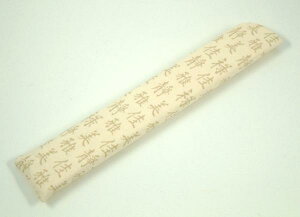 ベージュ地に漢字が羅列する扇子入れ(134) 24cm