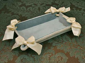 輸入雑貨 トレー ブルー ベルベット ジェニファーテイラー Jennifertaylor リボン アクセサリートレー 小物入れ ナチュラル フレンチ 姫系 リビングスタジオ 32927TY