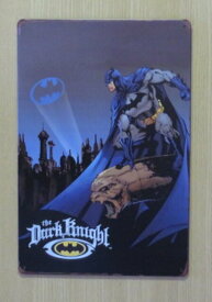 送料無料　バットマン ザ ダークナイト 金属製 メタルサインプレート BATMAN the DARK KNIGHT DCコミック アメコミ 看板 ブリキ アンティーク ガレージ インテリア 広告 カフェ 店舗備品