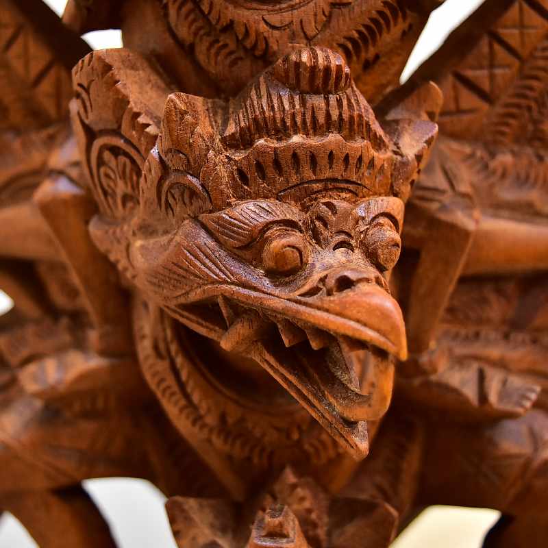 楽天市場】ガルーダとヴィシュヌ神の木彫りの置物 高さ 33cm 【バリ島
