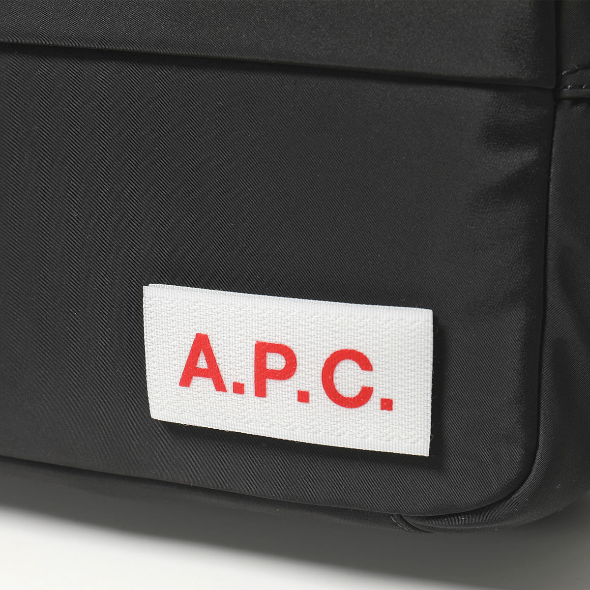 APC A.P.C. アーペーセー PSADM H61385 Protection カメラバッグ ショルダーバッグ ポシェット LZB/NOIR  レディース | インポートセレクト musee