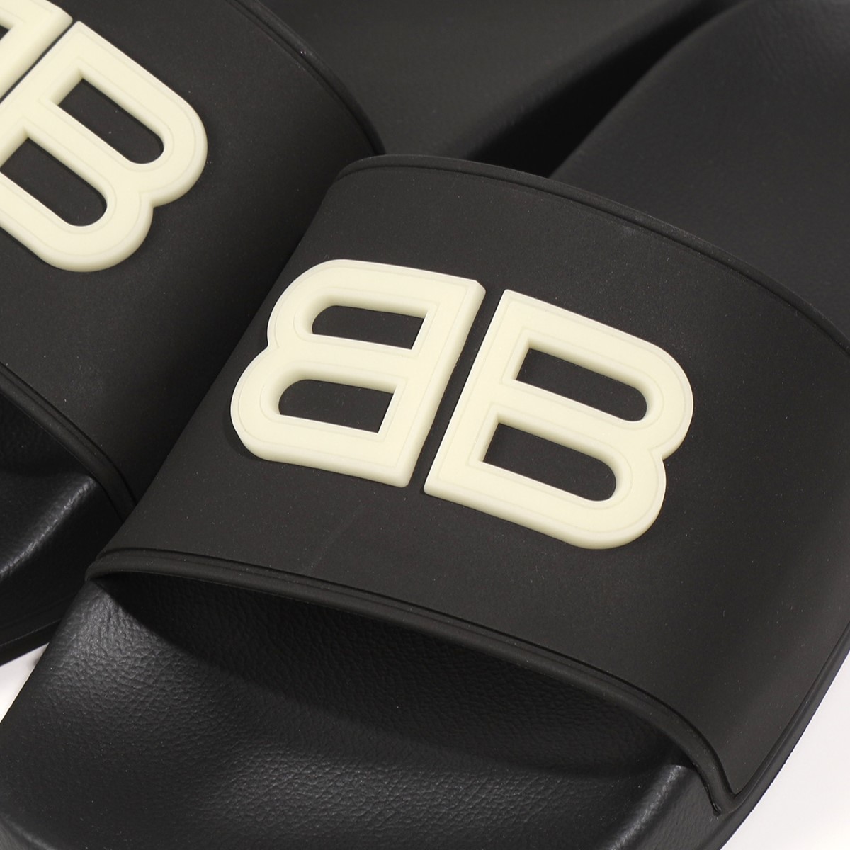 BALENCIAGA バレンシアガ 656395 W1S86 POOL SIDE BB シャワーサンダル スライドサンダル 蓄光3D BBロゴ 靴  1073/BLACK-GLOW レディース | インポートセレクト musee