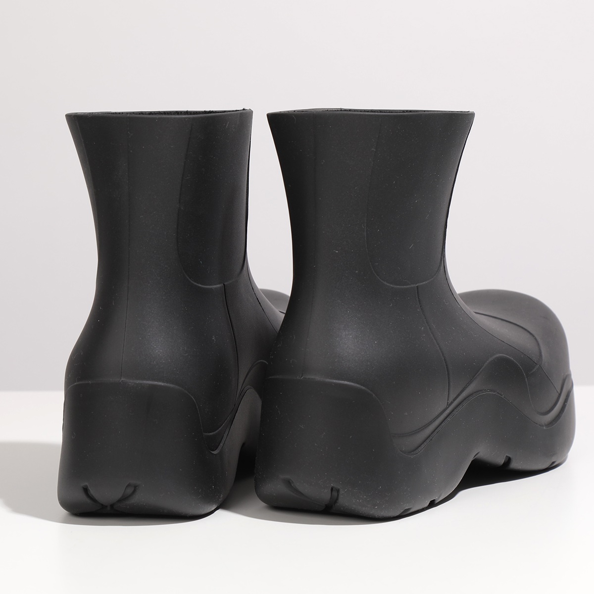 BOTTEGA VENETA ボッテガヴェネタ 640043 V00P0 THE PUDDLE BOOTS パドル ブーツ アンクルブーツ  レインブーツ ラバー 靴 1000/BLACK メンズ | インポートセレクト musee