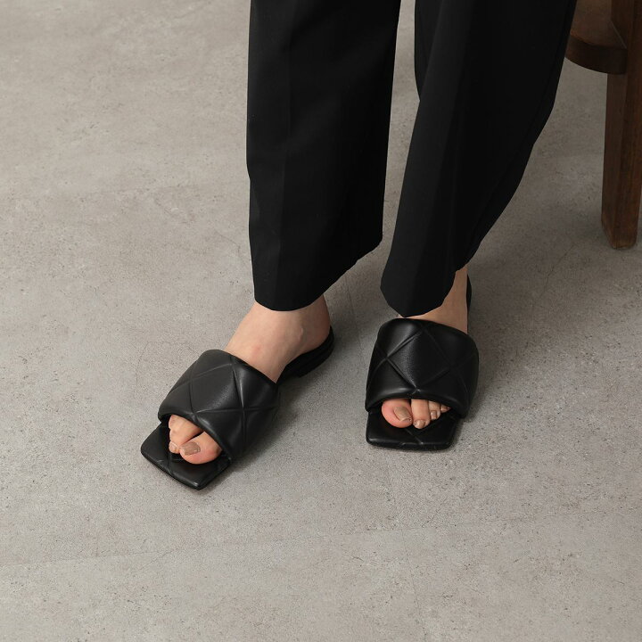 BOTTEGA VENETA イントレチャート レザー フラットサンダル (BOTTEGA  
