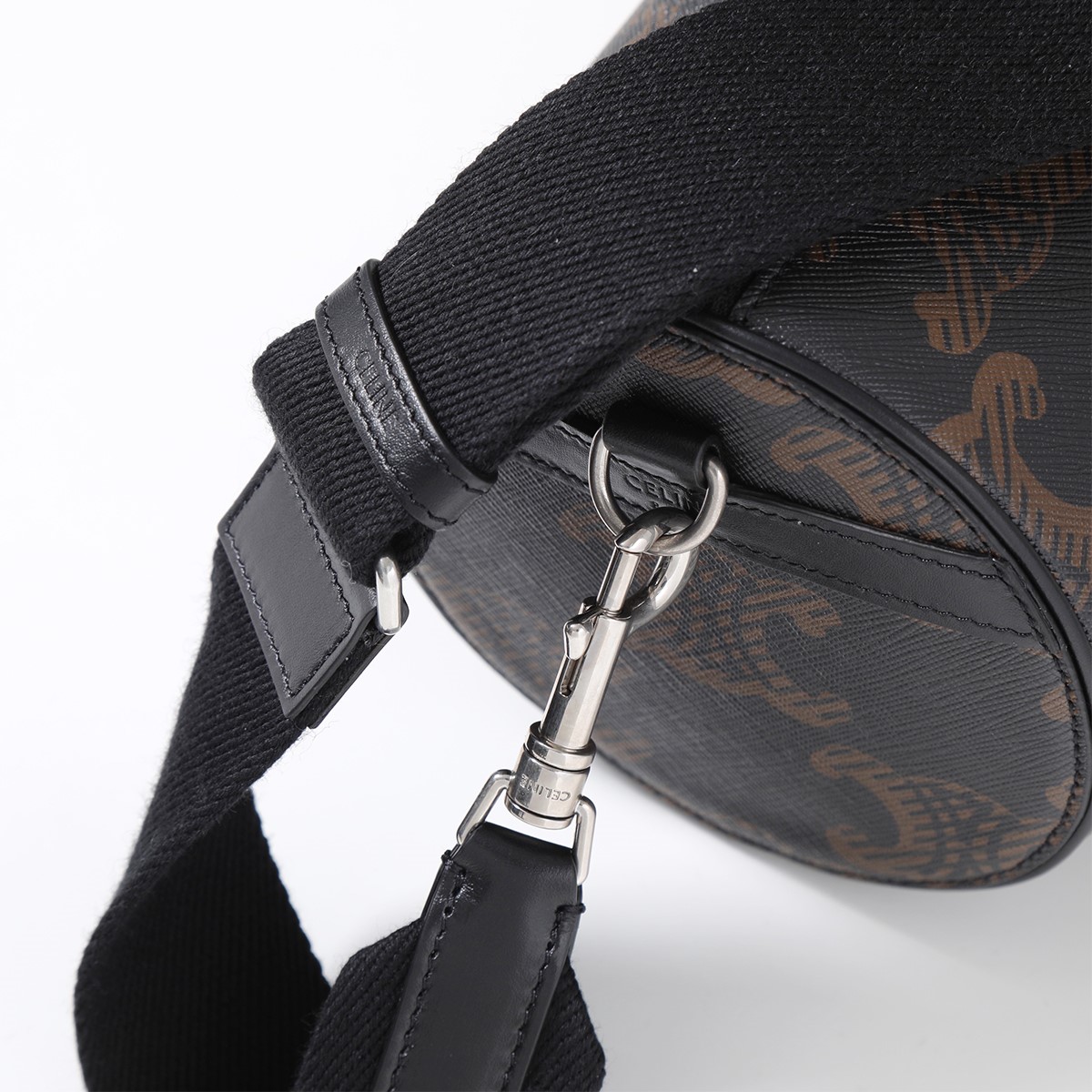 CELINE セリーヌ ショルダーバッグ Cylimder Bag シリンダーバッグ 110052EKK.38SI メンズ トリオンフ ロゴ  クロスボディ 鞄 Black | インポートセレクト musee