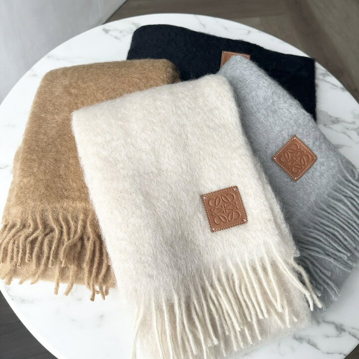Loewe ロエベマフラーおまけノベルティチャームつき