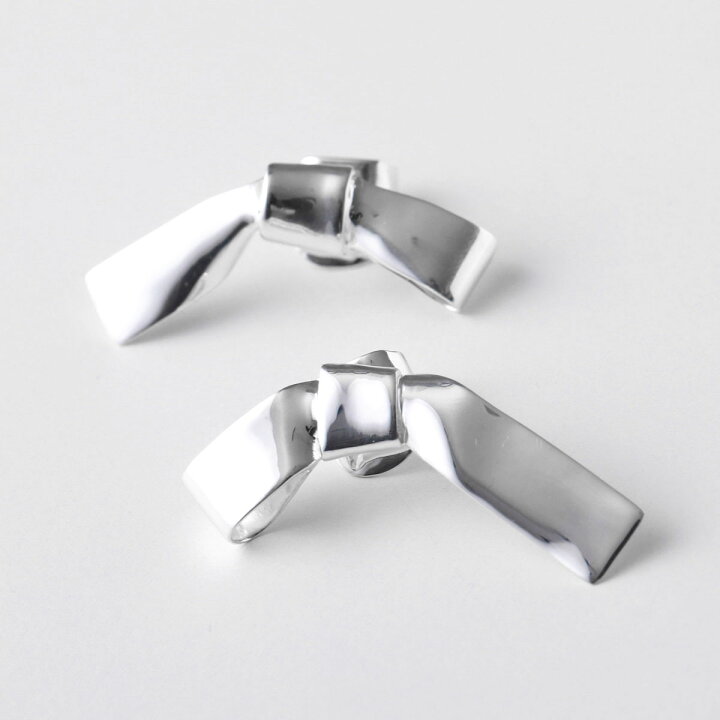 楽天市場】ANNIKA INEZ アニカイネズ ピアス Small Cravat Earrings 