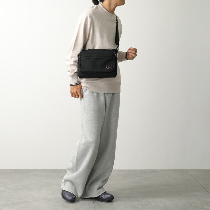 楽天市場】FRED PERRY フレッドペリー ショルダーバッグ NYLON BADGE 