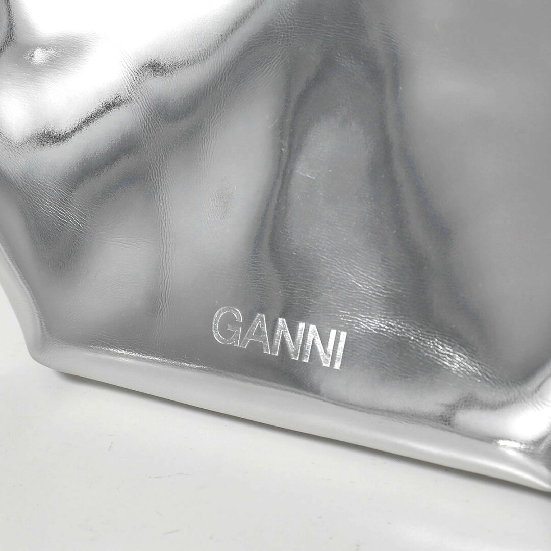 【15%OFFクーポン対象・6/19-18時~】GANNI ガニー ショルダーバッグ Bou Bag Mini Specchio A7309 5894 レディース ハンドバッグ ロゴ ミニバッグ 鞄 018/Silver【cp_fifte】 - メイン画像 14