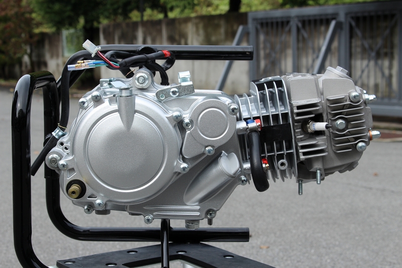 パフォーマンスZ-1型125ccエンジン