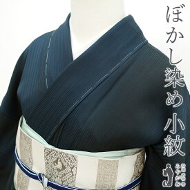 【新古品】 小紋 袷 着物 リサイクル 正絹 絹 黒 × 濃藍 ぼかし染 地紋 縞 一蔵 扱い カジュアル ショッピング お食事 観劇 コンサートなど 販売 購入 未使用 新古品 仕立て上がり 身丈163.5 裄68 Lサイズ みやがわ sb14086