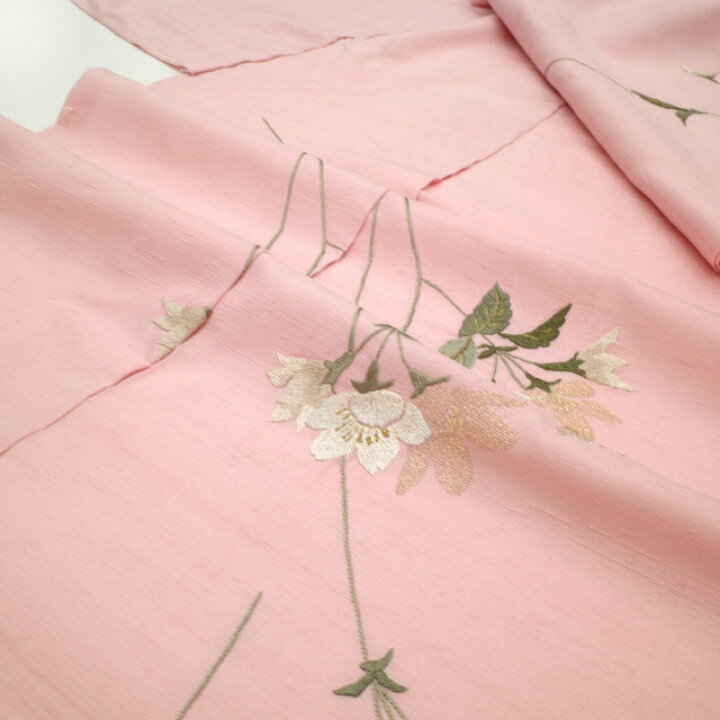 紬の訪問着▫正絹▫薄めのピンクのぼかし、つる花くさがいきいきと▫肩 