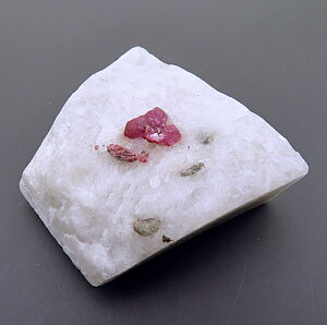 | Corundum var r[ Ruby zW{  QzW 5599