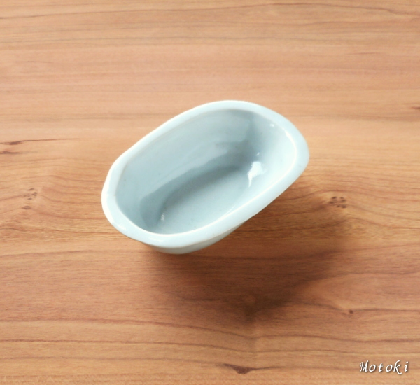 古陶磁器のような李朝白磁の有田焼豆鉢。 有田焼 李朝白磁 楕円豆鉢