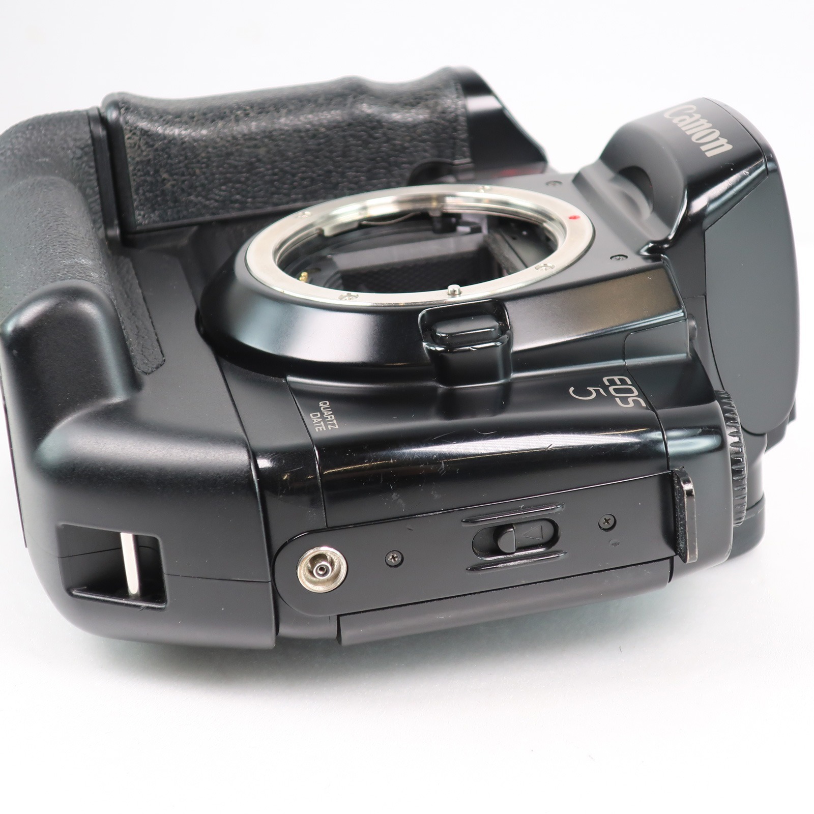 キヤノン EOS5 QD Quartz Date with VERTICAL GRIP VG10 _ フィルムカメラ【中古】 |  質にしきの【ブランド販売・買取】