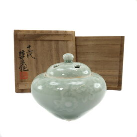 十二代 酒井田柿右衛門 青磁菊浮上香炉 骨董品 陶磁器 Celadon Chrysanthemum Incense Burner by Sakaida Kakiemon XII _【中古】A-ランク