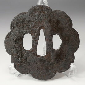 時代物 無銘 鉄地 花形 鍔 骨董品 刀装具 鉄製 Antique, unsigned, iron, flower-shaped tsuba (sword guard). _【中古】
