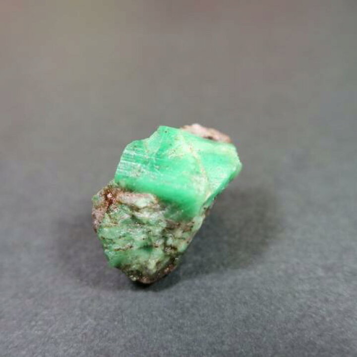 楽天市場】天然石 鉱物原石 エメラルド 15x18mm 10g 置き物 