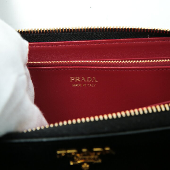 美品PRADA 長財布黒中赤色 