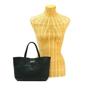 サルバトーレ フェラガモ SALVATORE FERRAGAMO ハンドバッグ レザー ガンチーニ 21-C3391 ミニトート シルバー金具 レディース メンズ ブラック 中古 mal02007