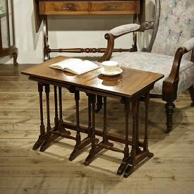 英国イギリスアンティーク家具 綺麗な杢目 ネストテーブル 入れ子式テーブル3点セット マホガニー材 A988