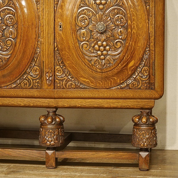 送料無料★英国イギリスアンティーク家具 バルボスレッグ サイドボード バフェ 彫刻 樫 オーク材 A552W