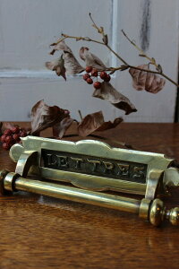 フランス Brocante くすんだ風合いの ポスト レタースロット 郵便受け B4-2