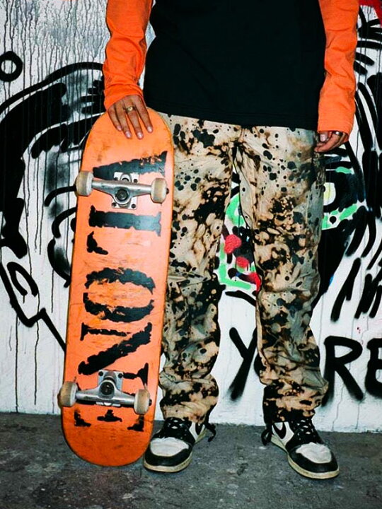 楽天市場 Vlone ヴィーローン ヴィーロン スケボー デッキ おしゃれ かっこいい ブランド ストリート La Pop Up Skate Deck ポップアップ ロゴ スケートボード 板 インテリア オシャレ ファッション アイテム オレンジ ブラック Vskd03 03 夏休み ギフト プレゼント