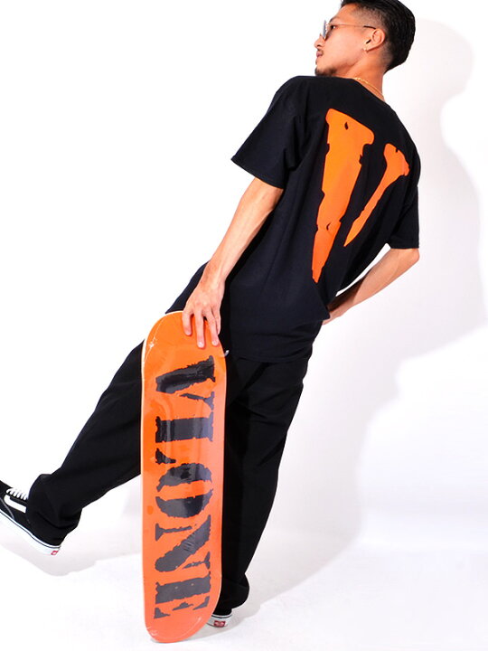 楽天市場 Vlone ヴィーローン ヴィーロン スケボー デッキ おしゃれ かっこいい ブランド ストリート La Pop Up Skate Deck ポップアップ ロゴ スケートボード 板 インテリア オシャレ ファッション アイテム オレンジ ブラック Vskd03 03 ホワイトデー ギフト