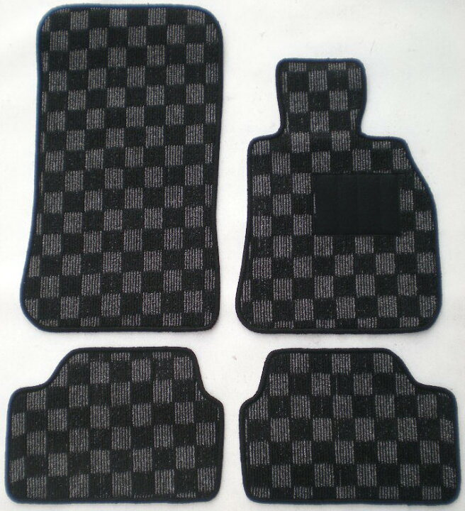 楽天市場 店長おすすめ フロアマット カーマット ｂｍｗ １シリーズ ｅ８７ チェック柄 黒 ダークグレー 送料無料 ヒールパッド付 ゴム臭くない セミオーダーメイド 車 汚れ防止 カー用品 マット チェッカー 新品 対応 専用 パーツ カバー 保護 カーマット フロア