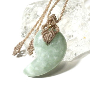 ジェダイト(翡翠) 勾玉 マクラメペンダント 天然石ペンダント ネックレス マクラメ編み パワーストーン