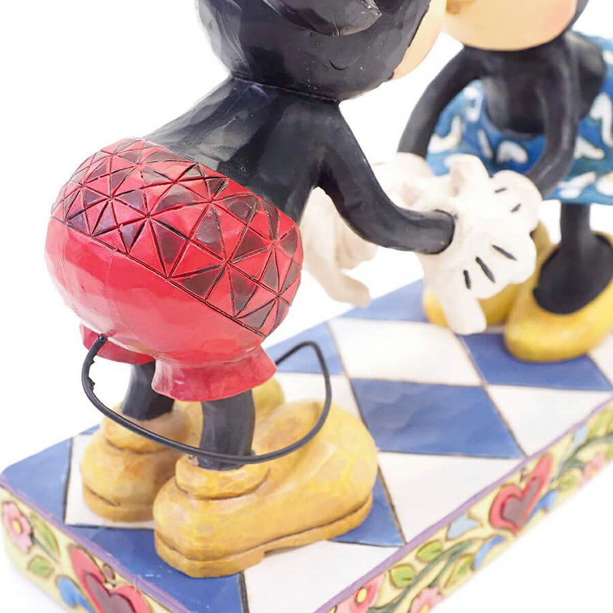 エネスコ enesco. ディズニー・トラディション Disney Traditions ミッキーマウスとミニーマウスのキッシング  ミッキーとミニーのキス Mickey Kissing Minnie 木彫り調フィギュアエネスコ ディズニー フィギュア ディズニートラディション  ミッキー ミニーマウス 