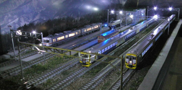 楽天市場 送料込 鉄道模型ジオラマ展示台ｎゲージ用 ９０ｃｍ ３０ｃｍ 架線柱ヤード灯つき電車区機関区 照明付 注文製作 展示台９０ｘ３０ １ コレクターズショップ サザン