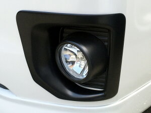 フォグランプカバー マットブラック ハイエース 200系 4型〜4型最終(現行7型)ナロー