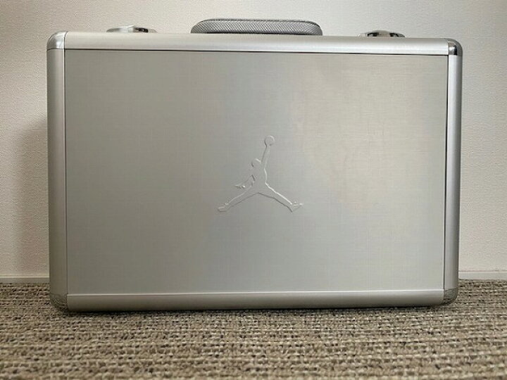 楽天市場】NIKE AIR JORDAN 1 OG 2001足限定 ジェラルミンケース付き 